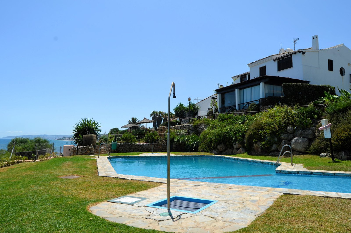 3 Bedroom Townhouse in Estepona - Фото 24