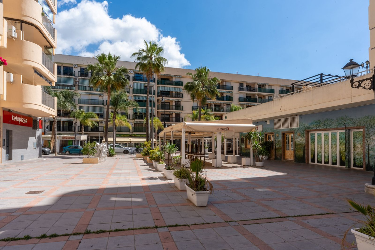 2 Bedroom Apartment in Fuengirola - Photo 29