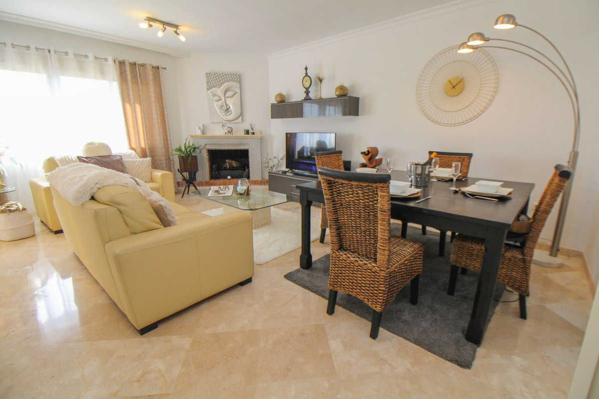2 Bedroom Apartment in Marbella - Photo 3