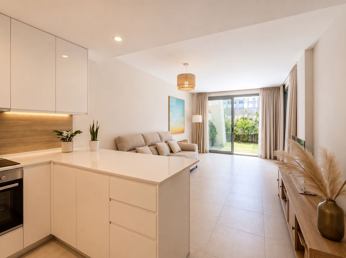 2 Bedroom Apartment in Estepona - Photo 11
