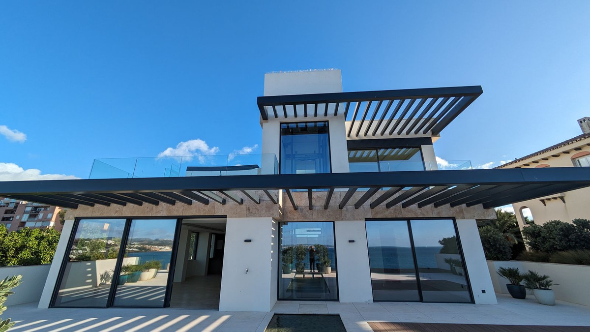 3 Bedroom Penthouse in Estepona - Photo 3