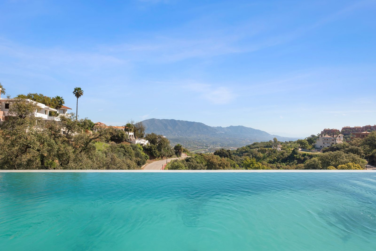 4 Bedroom Villa in Marbella - Photo 44
