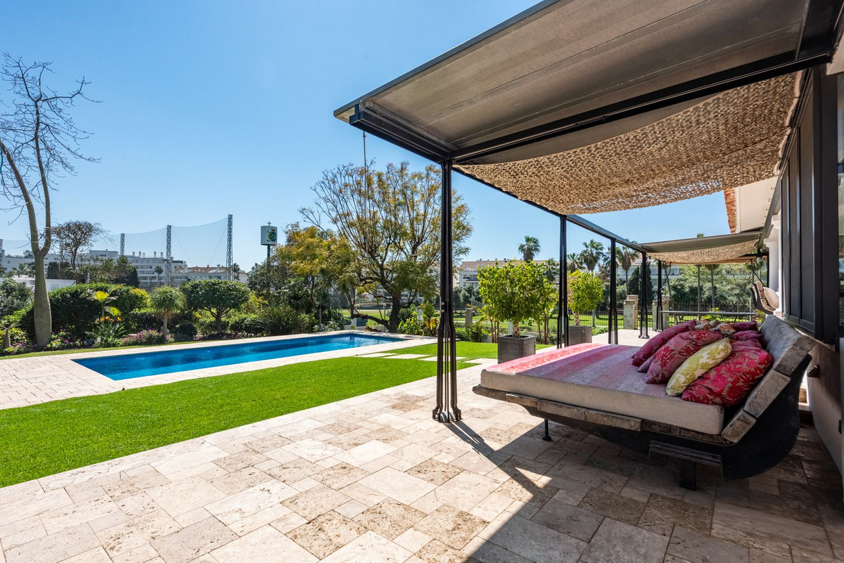 4 Bedroom Villa in San Pedro de Alcántara - Photo 39
