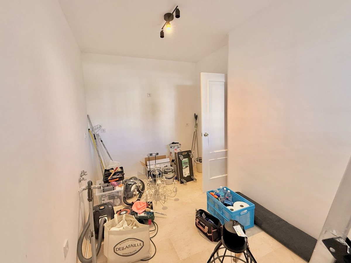 2 Bedroom Apartment in Fuengirola - Photo 4