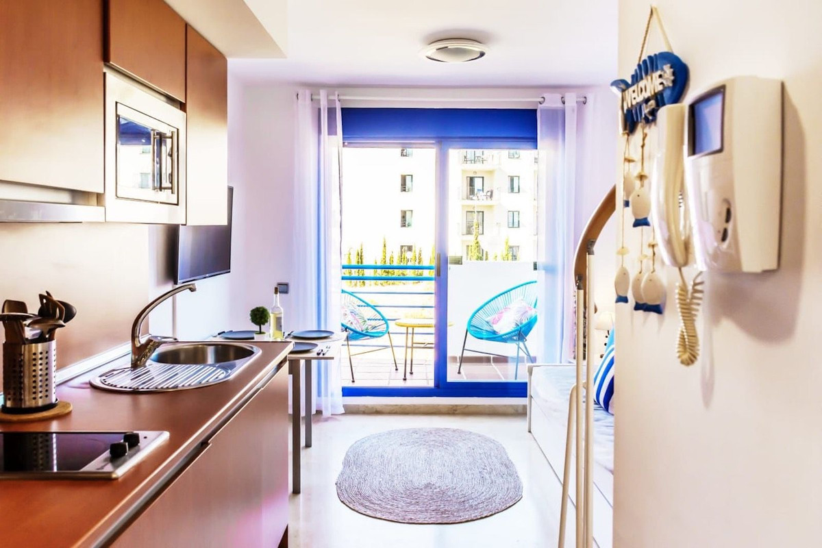 1 Bedroom Penthouse in Benalmádena - Photo 3