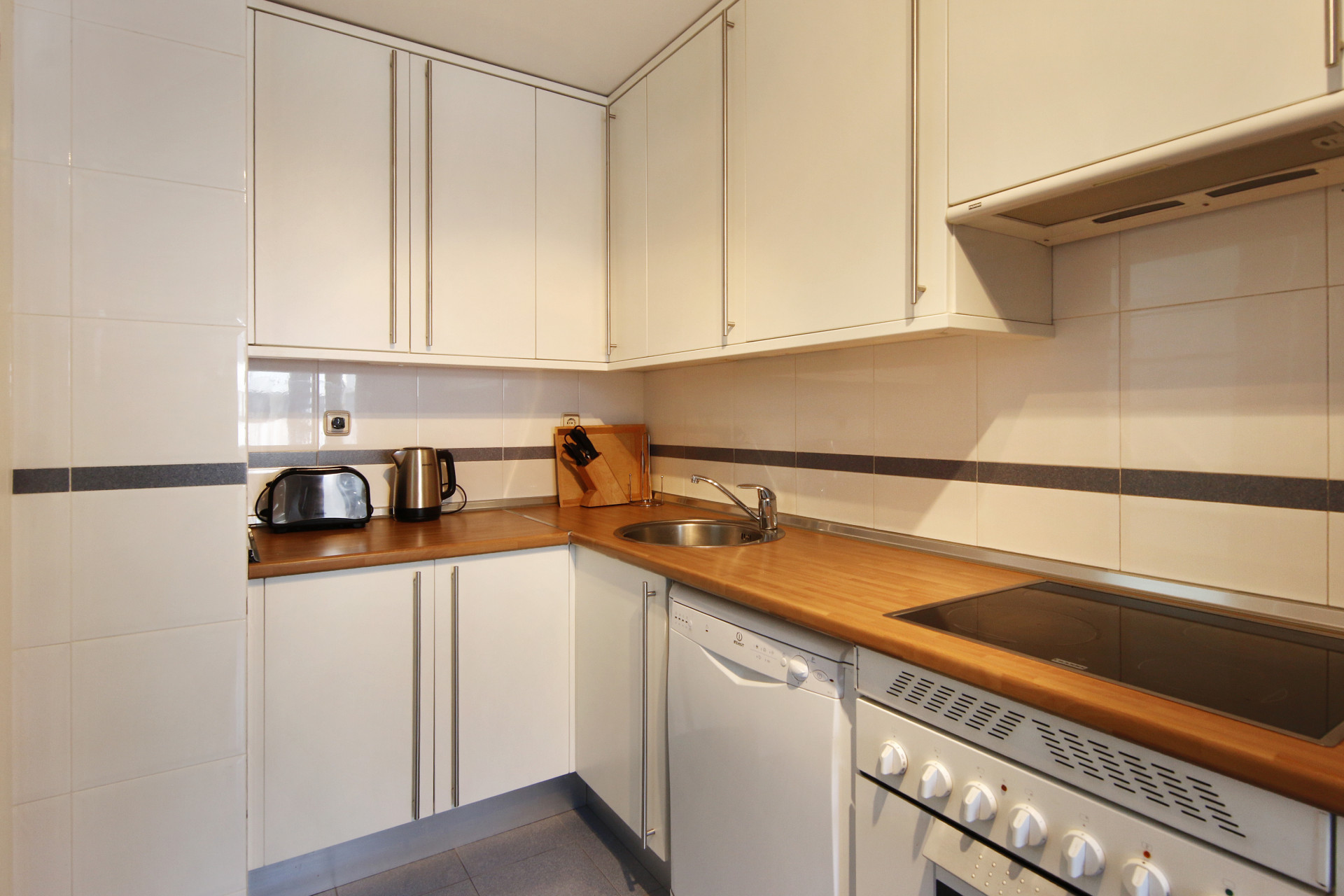 3 Bedroom Apartment in Estepona - Photo 6