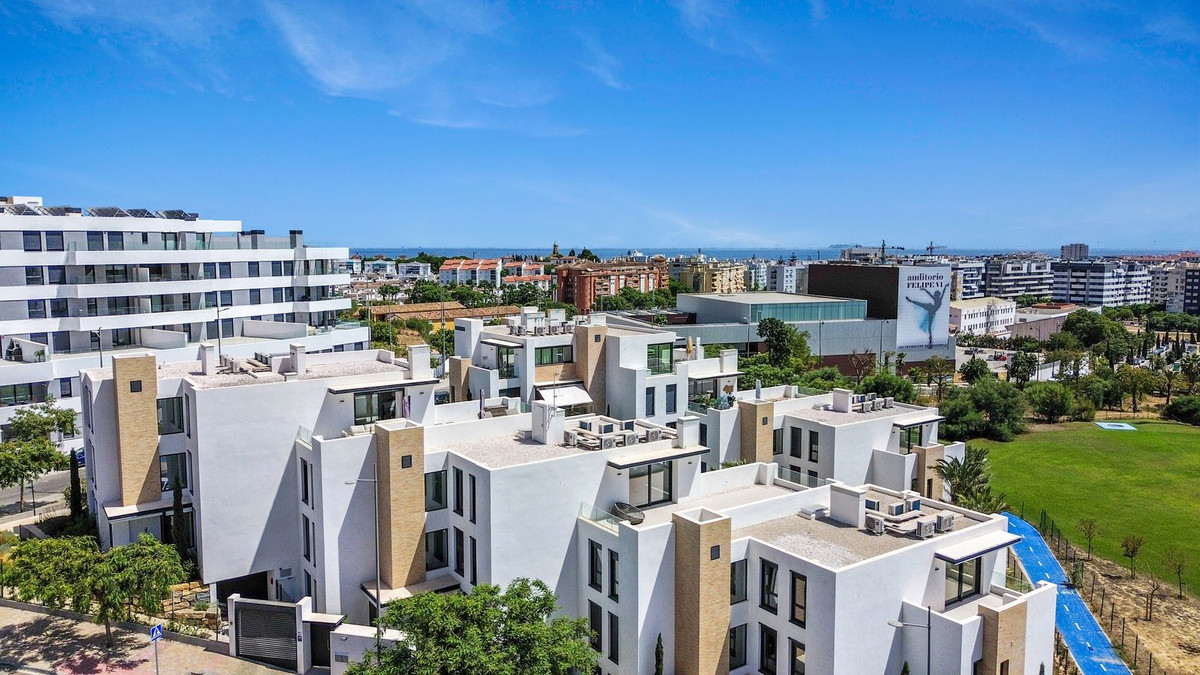 2 Bedroom Penthouse in Estepona - Photo 37