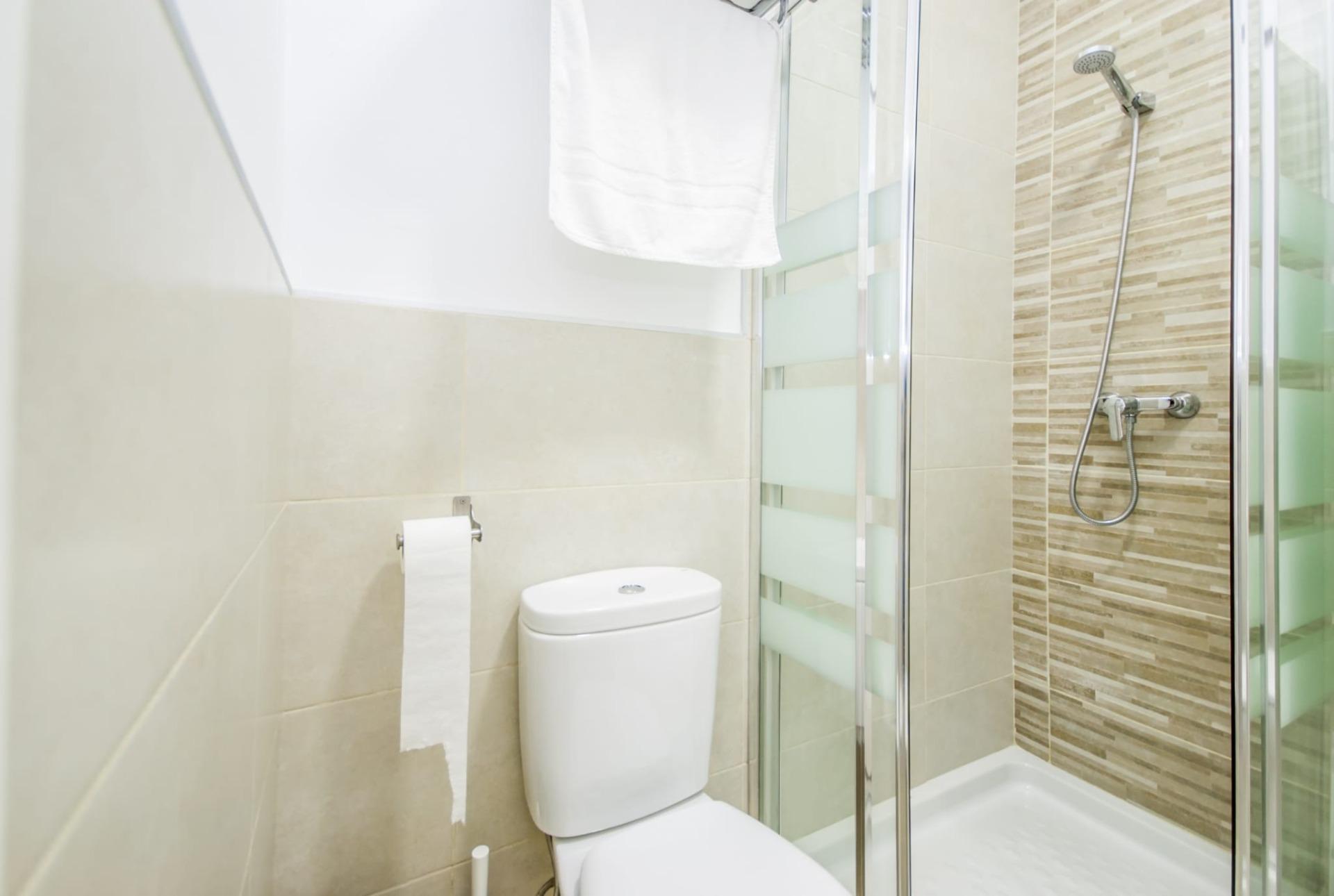 2 Bedroom Apartment in Fuengirola - Photo 11