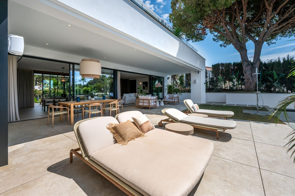 6 Bedroom Villa in Marbella - Photo 14