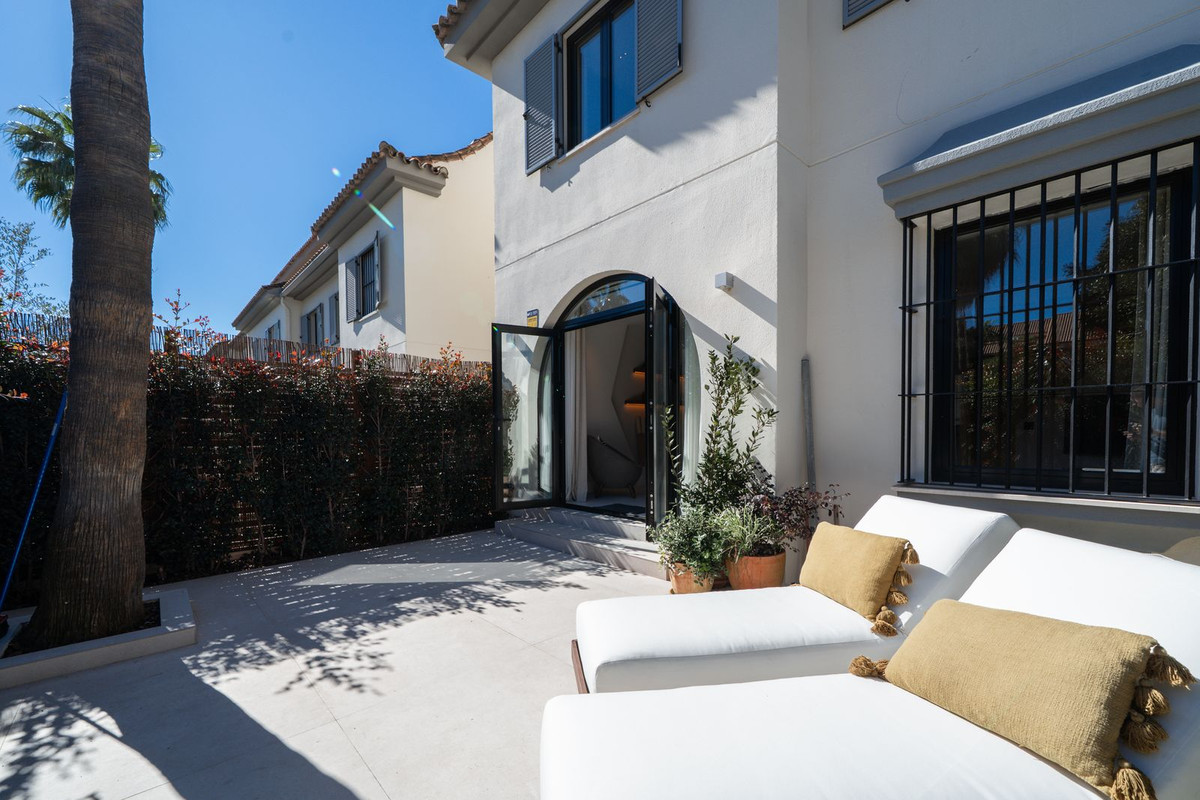 4 Bedroom Townhouse in San Pedro de Alcántara - Photo 21