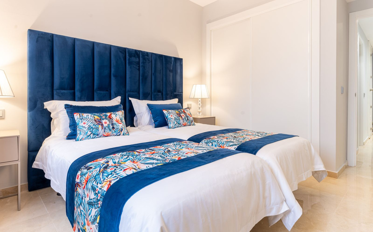 3 Bedroom Penthouse in Estepona - Photo 17