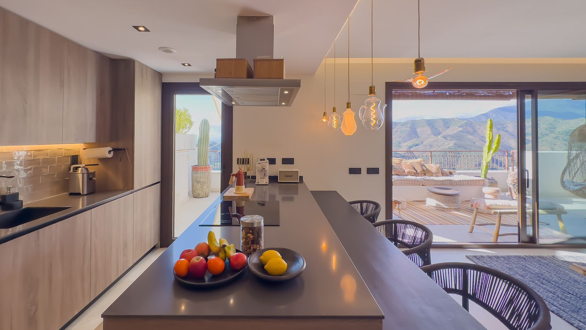 3 Bedroom Penthouse in Istán - Photo 60