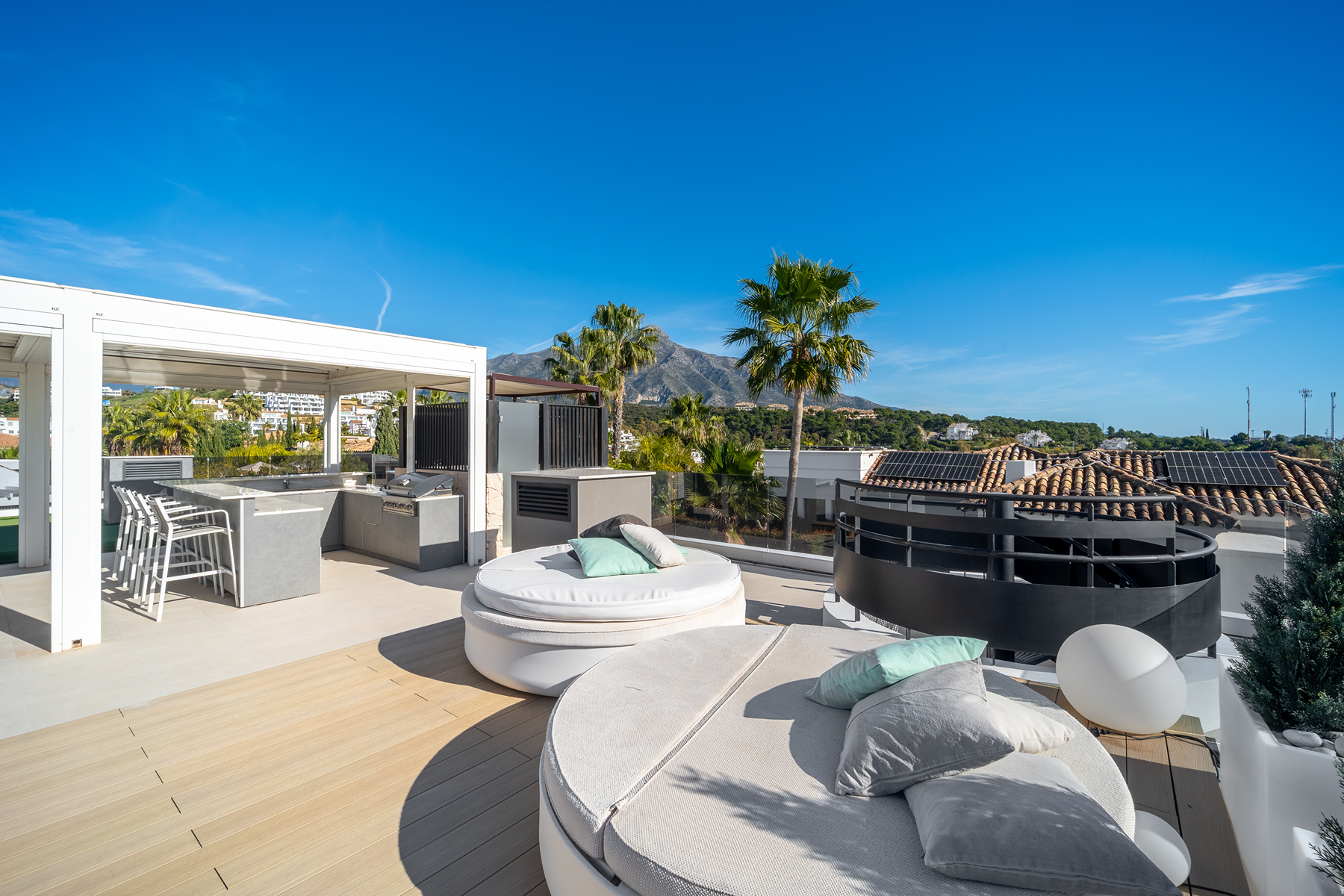 5 Bedroom Villa in Marbella - Photo 11
