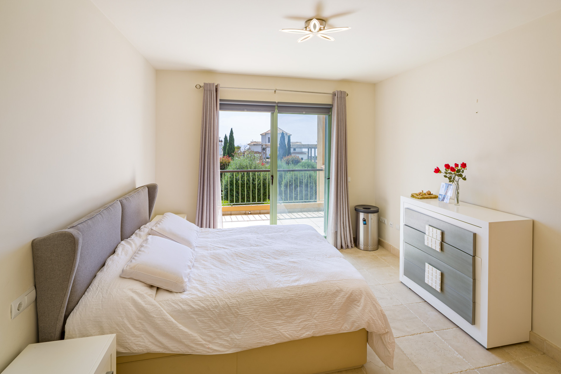 2 Bedroom Apartment in Benahavís - Photo 8