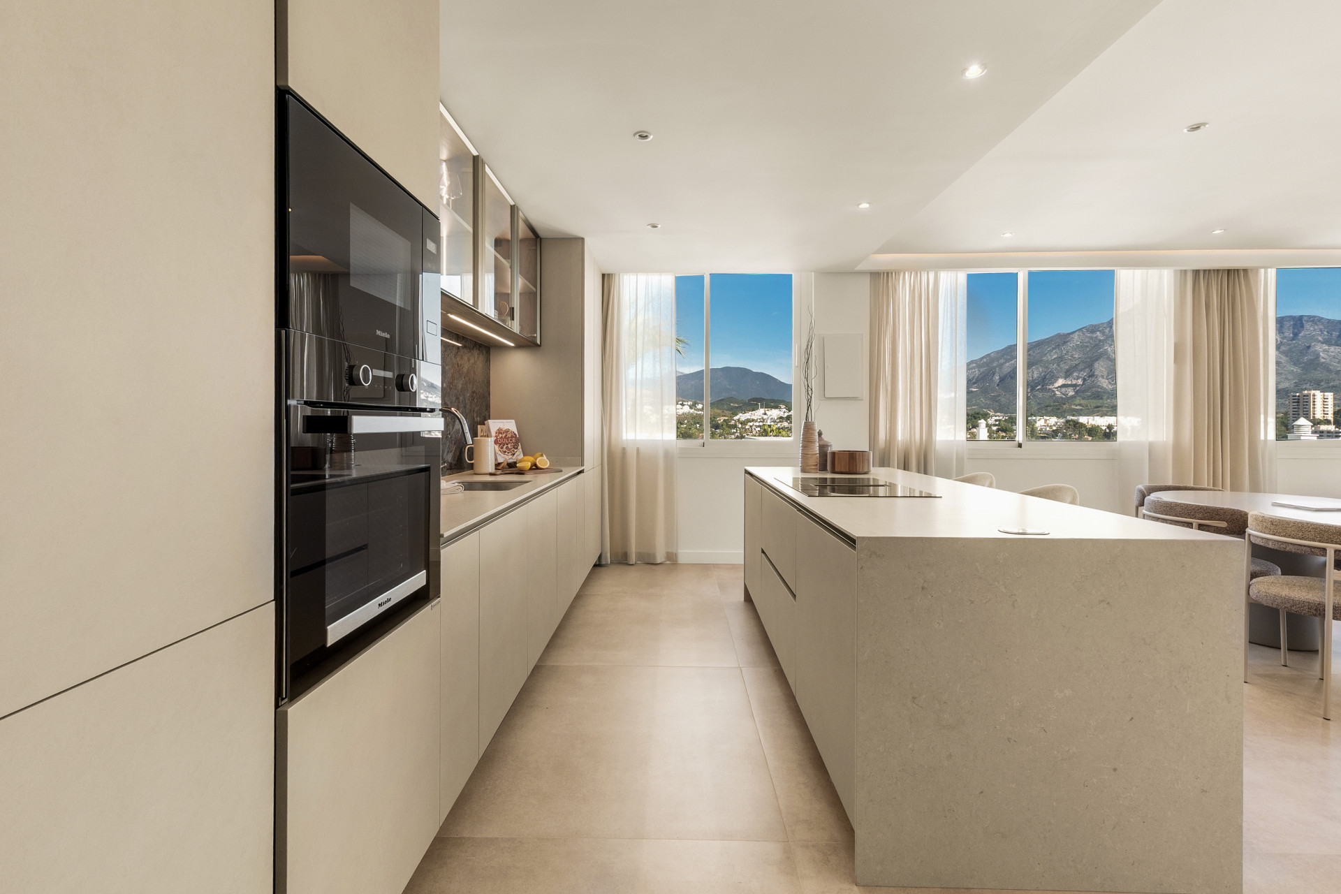 2 Bedroom Apartment in Marbella - Photo 11