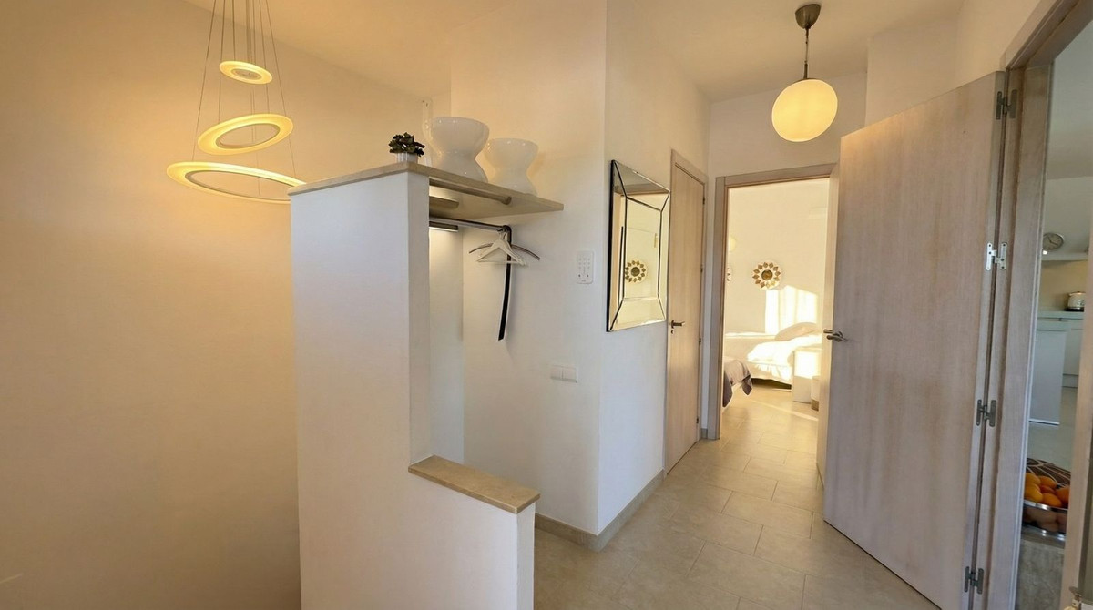 Chalet de 4 dormitorios con piscina en Málaga – Foto 27