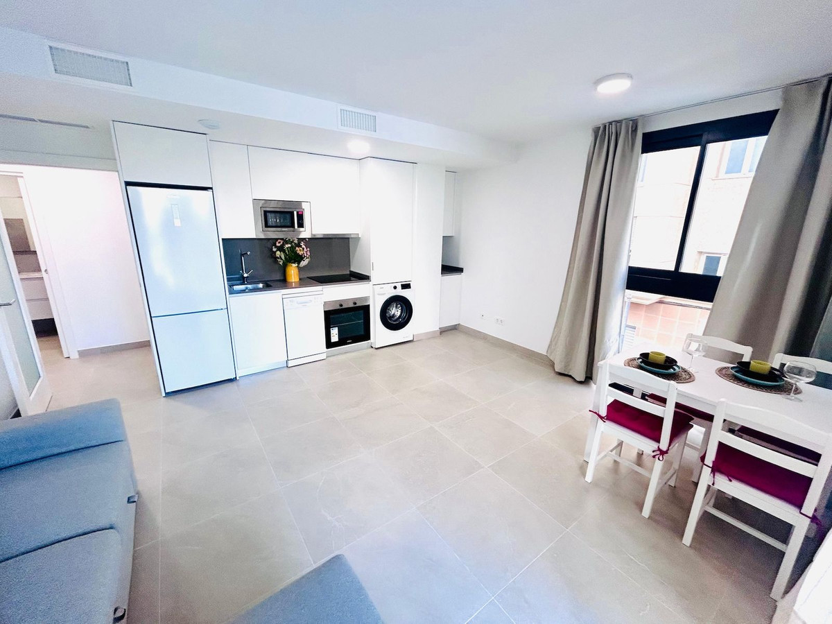 2 Bedroom Apartment in Estepona - Foto 2