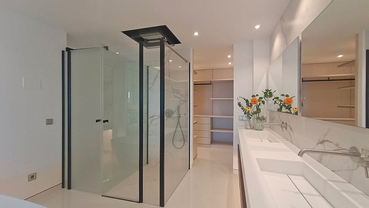 4 Bedroom Apartment in Marbella - Photo 24