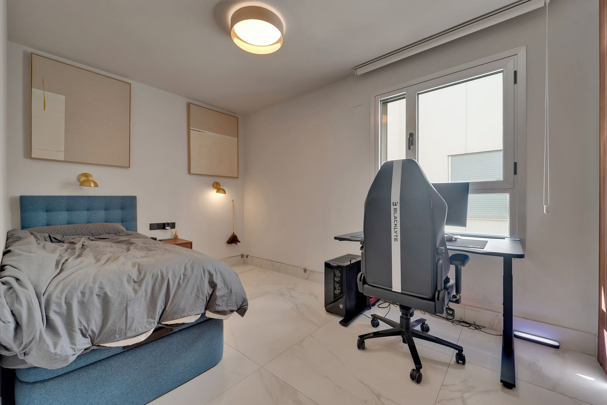 3 Bedroom Apartment in San Pedro de Alcántara - Photo 15