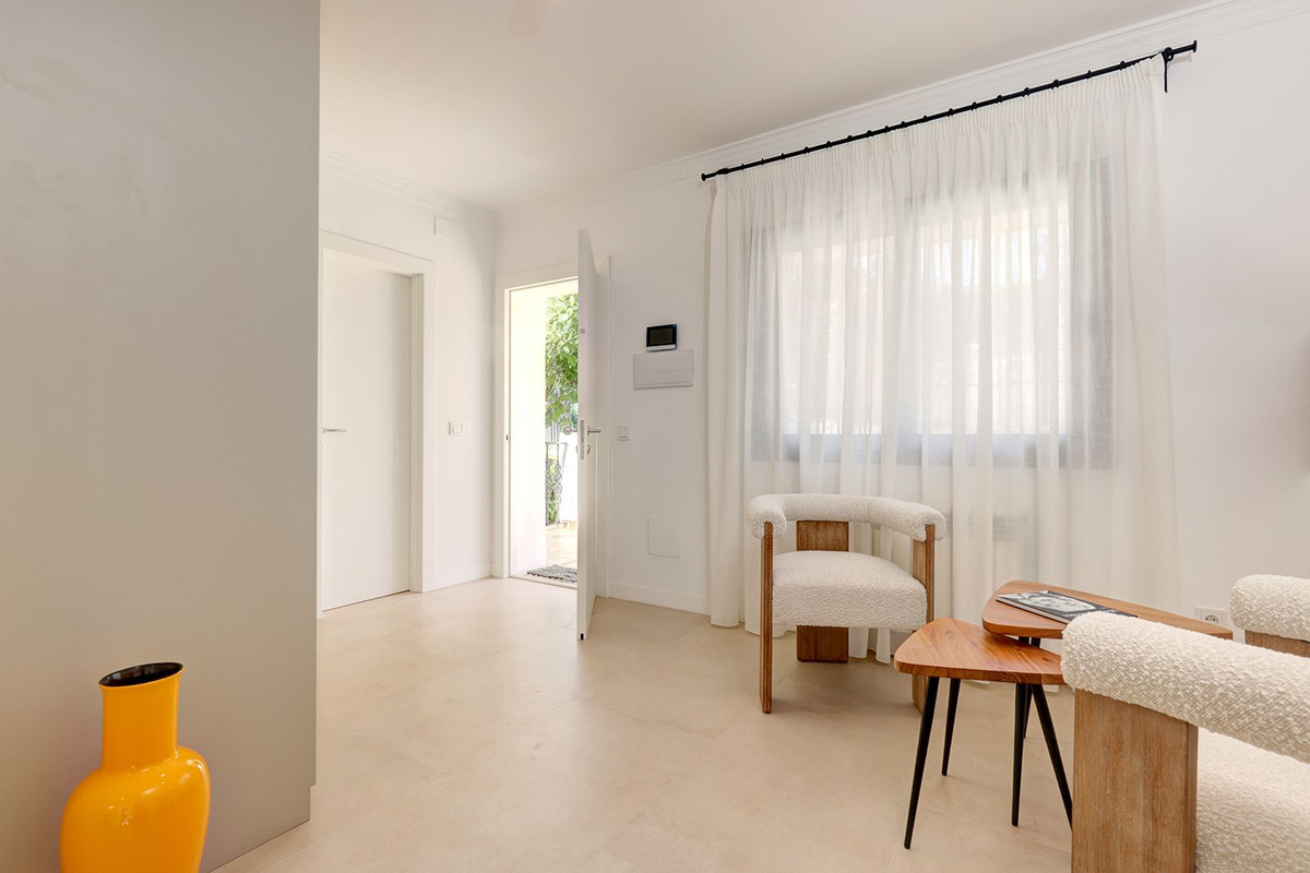 4 Bedroom Villa in Marbella - Photo 34