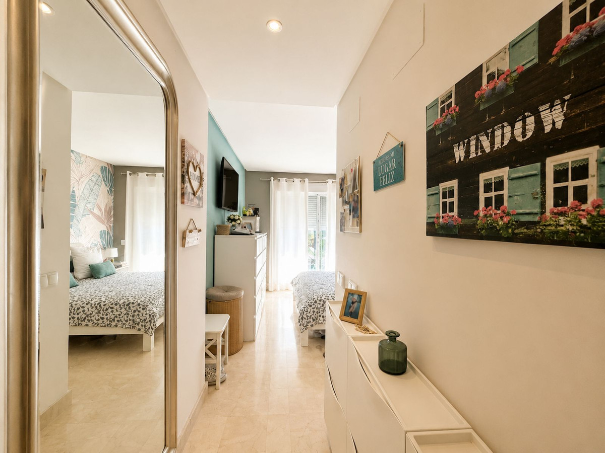 2 Bedroom Apartment in Estepona - Photo 11