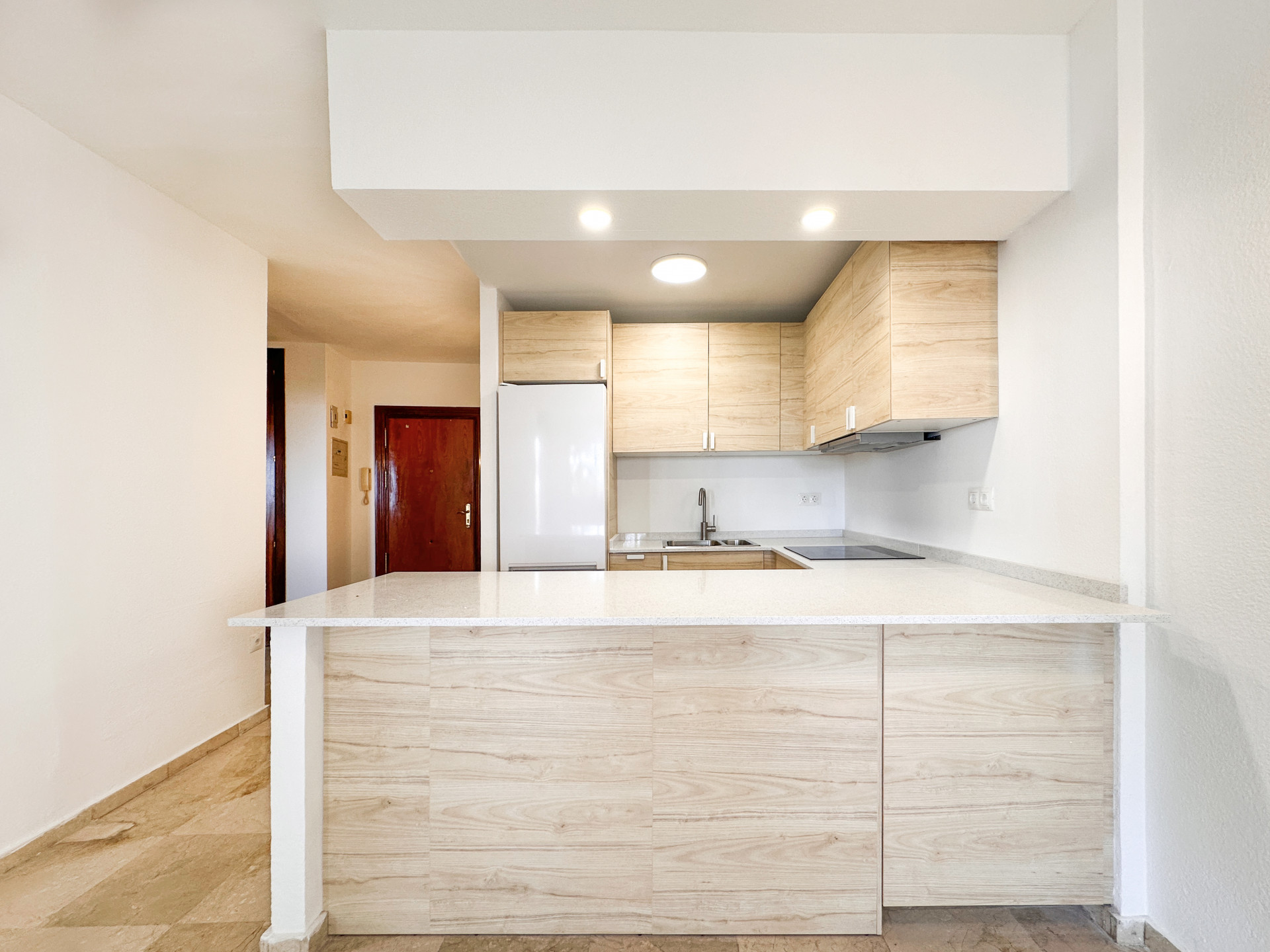 2 Bedroom Apartment in Estepona - Photo 3