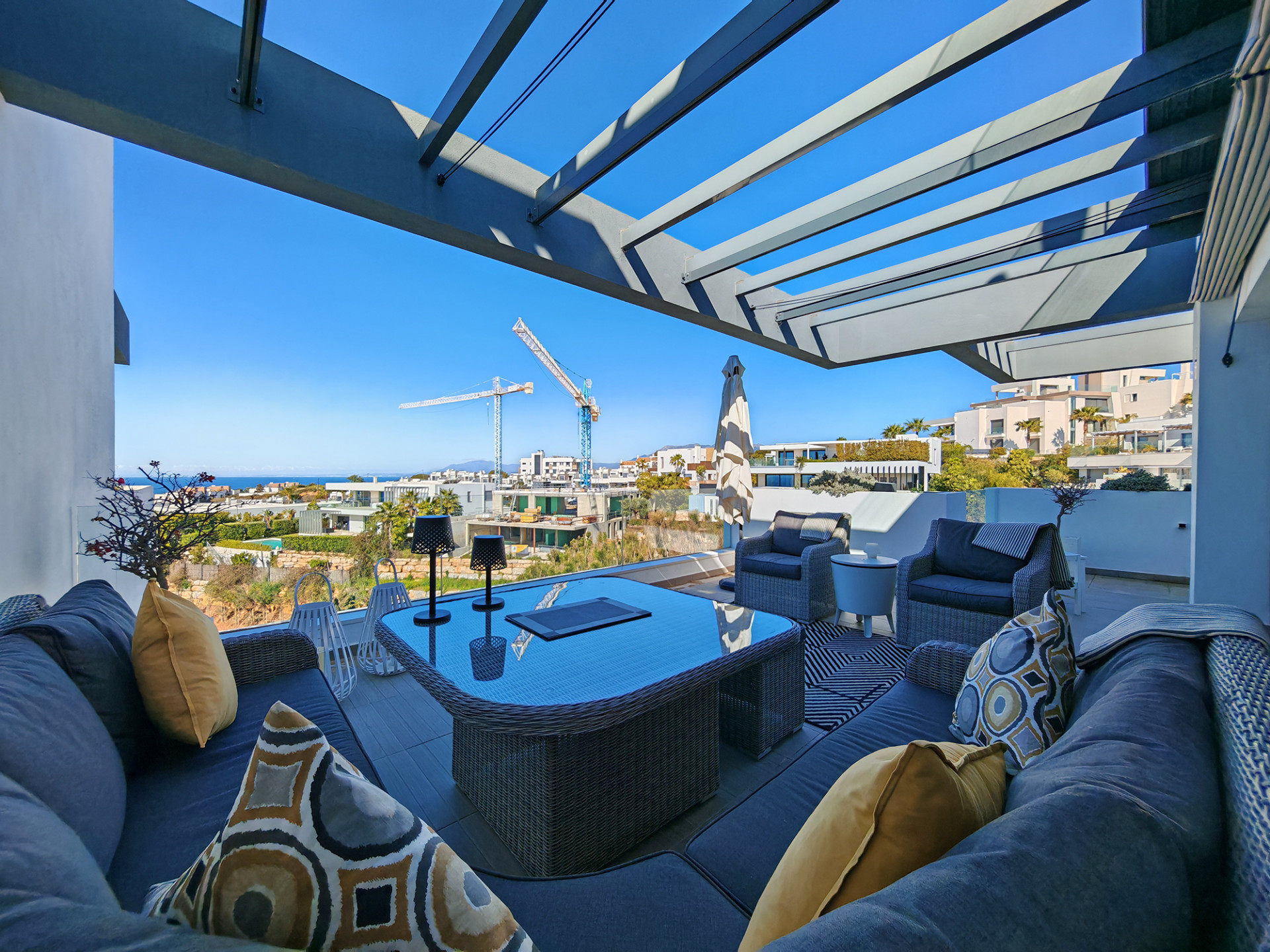 Piso de 3 dormitorios con piscina en Málaga – Foto 3