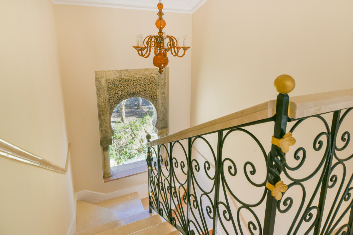 5 Bedroom Villa in Marbella - Photo 21