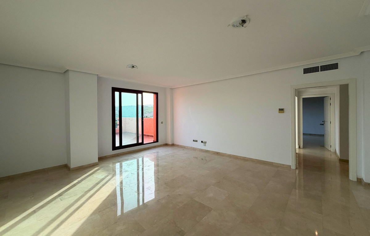 2 Bedroom Penthouse in Casares - Photo 14