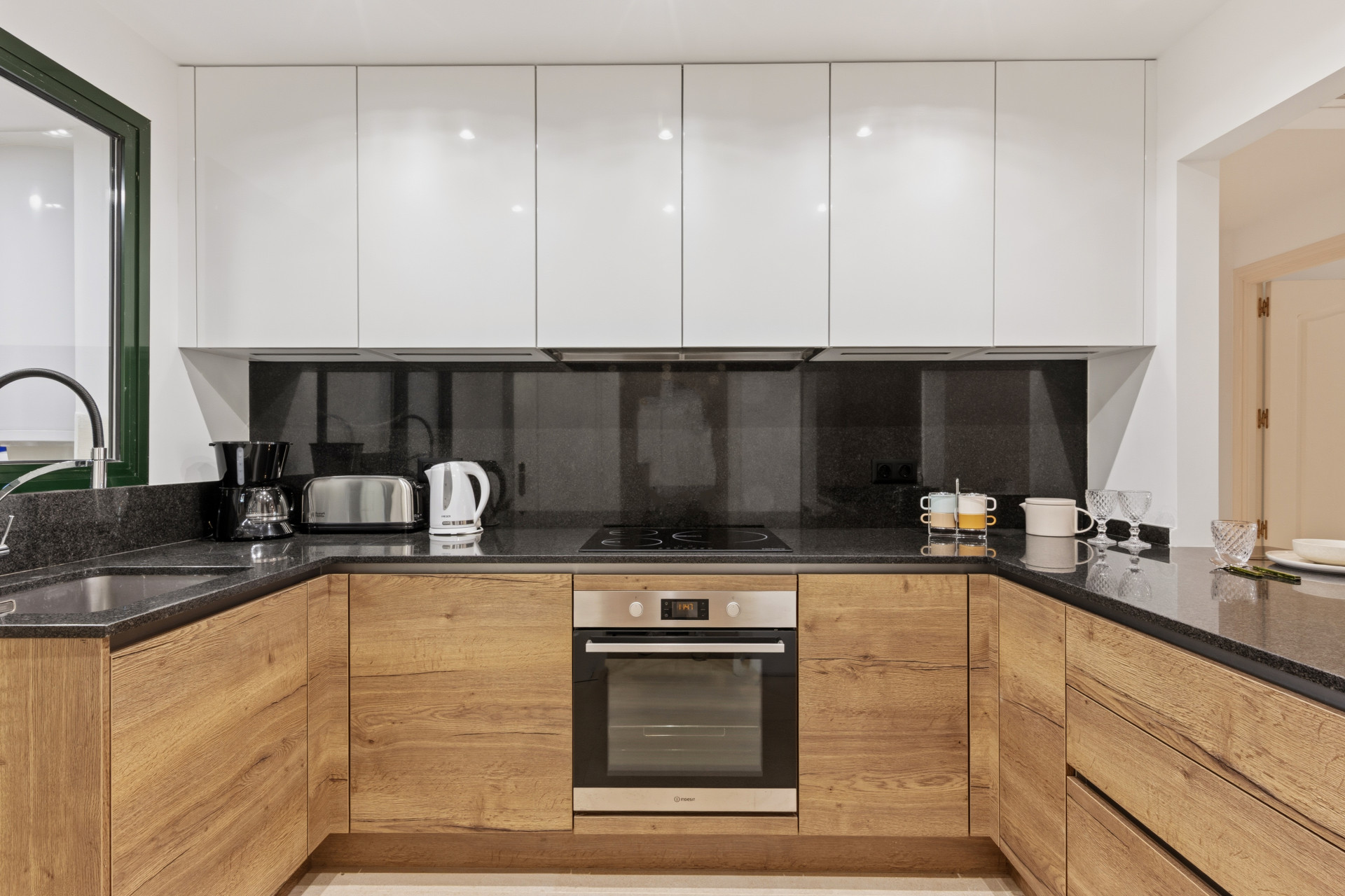 2 Bedroom Apartment in Estepona - Photo 3