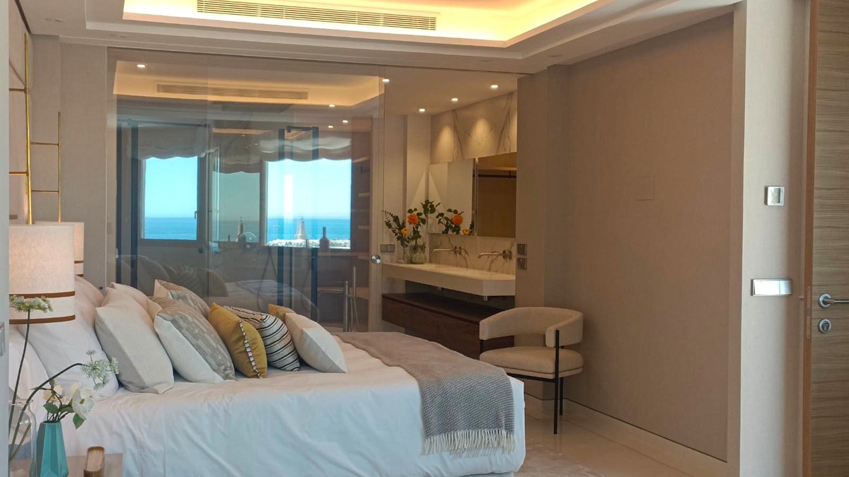 4 Bedroom Apartment in Marbella - Photo 29