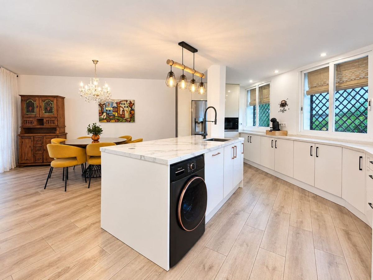 4 Bedroom Townhouse in Marbella - Photo 4