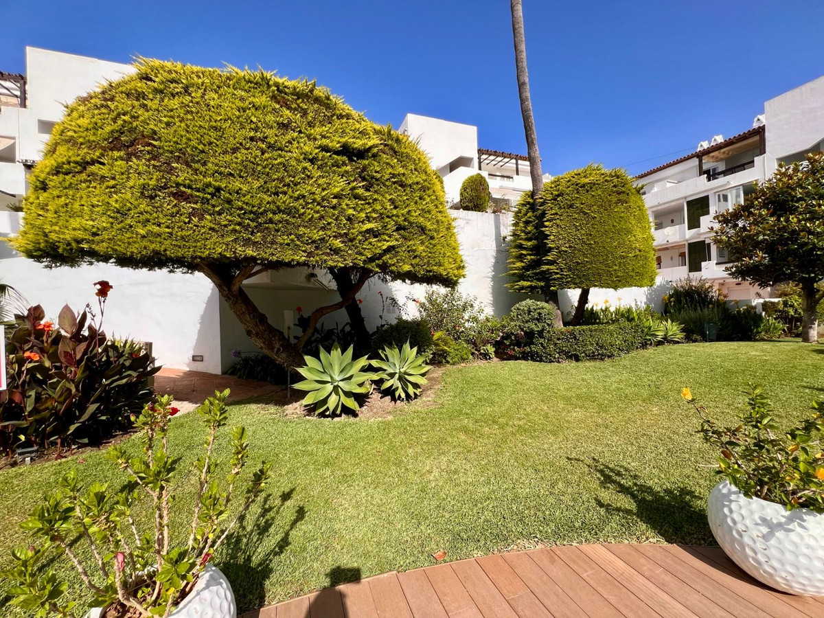3 Bedroom Penthouse in Estepona - Photo 36