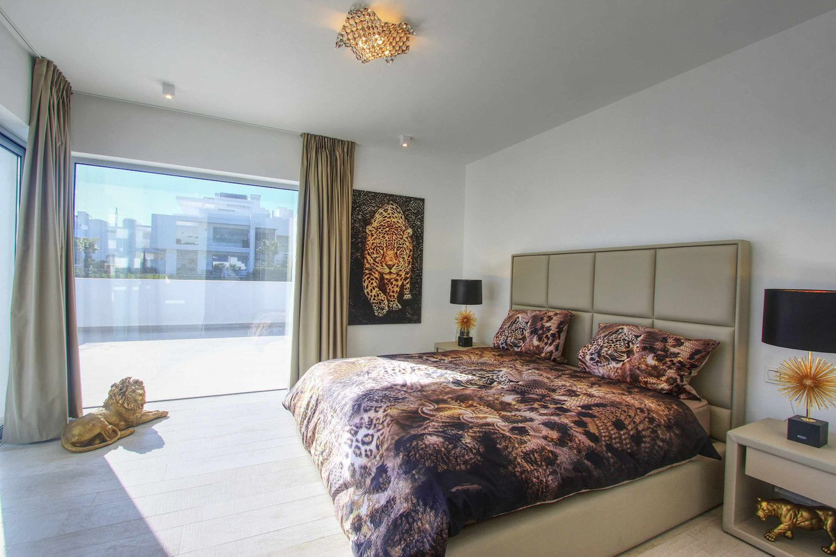 3 Bedroom Penthouse in Casares - Photo 12