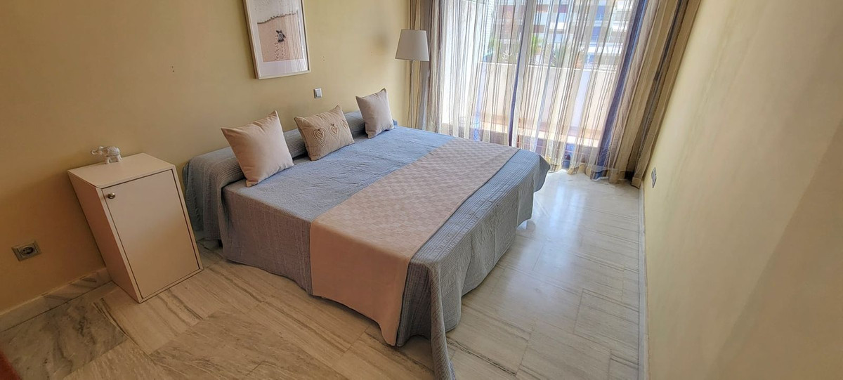 1 Bedroom Apartment in Benahavís - Photo 10