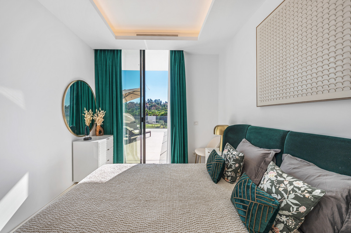 5 Bedroom Villa in Estepona - Photo 19