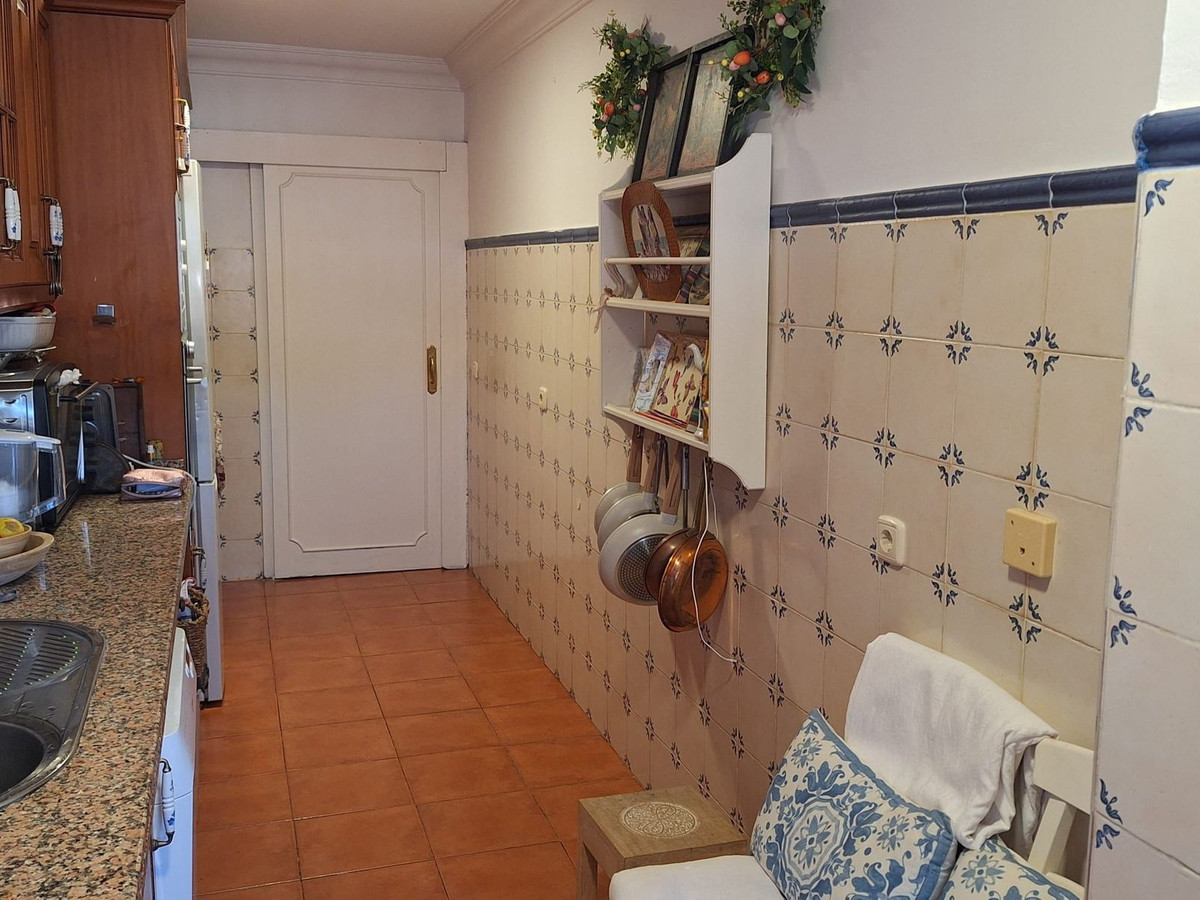 3 Bedroom Apartment in Marbella - Photo 9