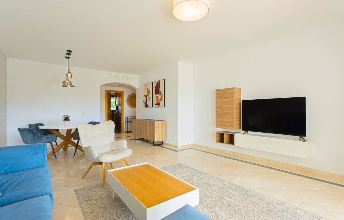 2 Bedroom Apartment in Casares - Photo 11