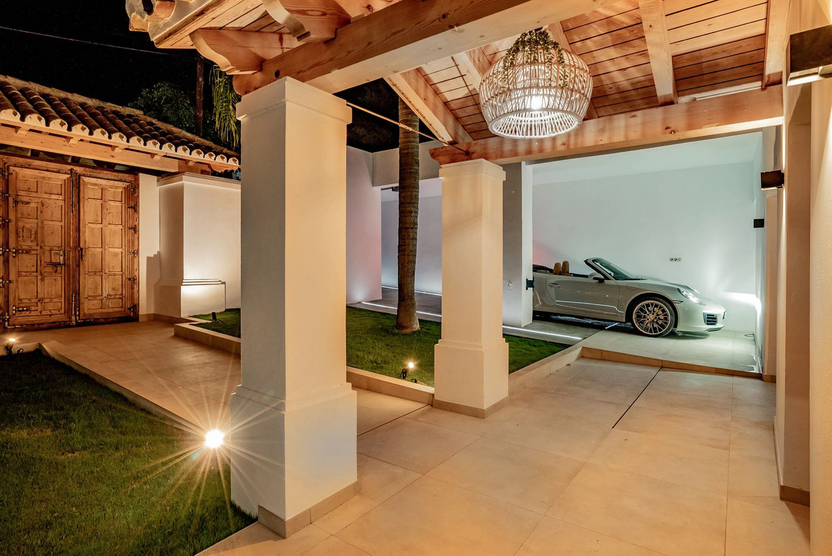 6 Bedroom Villa in Marbella - Photo 57