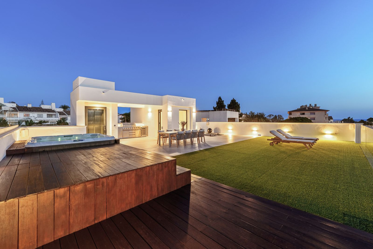 5 Bedroom Villa in Marbella - Photo 40