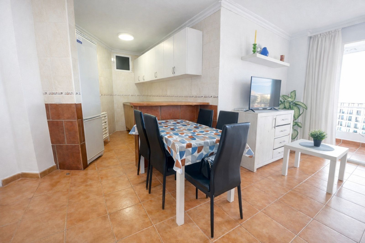 2 Bedroom Apartment in Benalmádena - Photo 12
