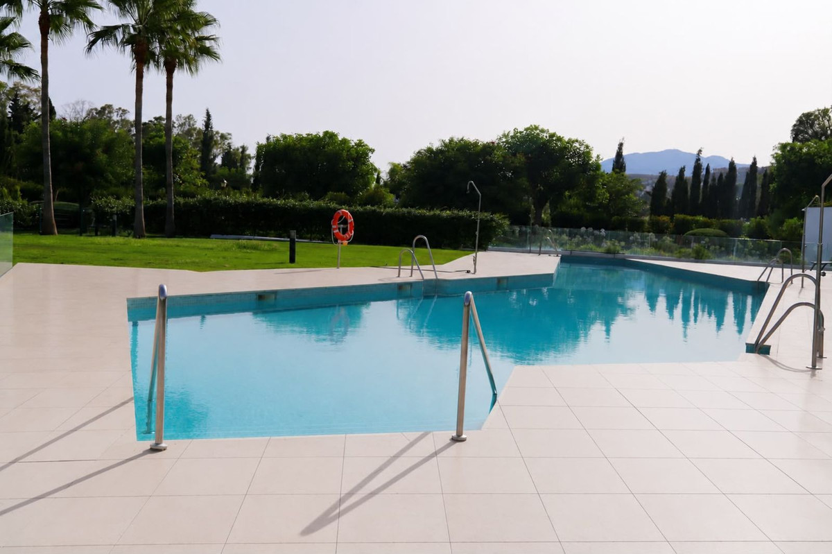 3 Bedroom Apartment in Estepona - Photo 8