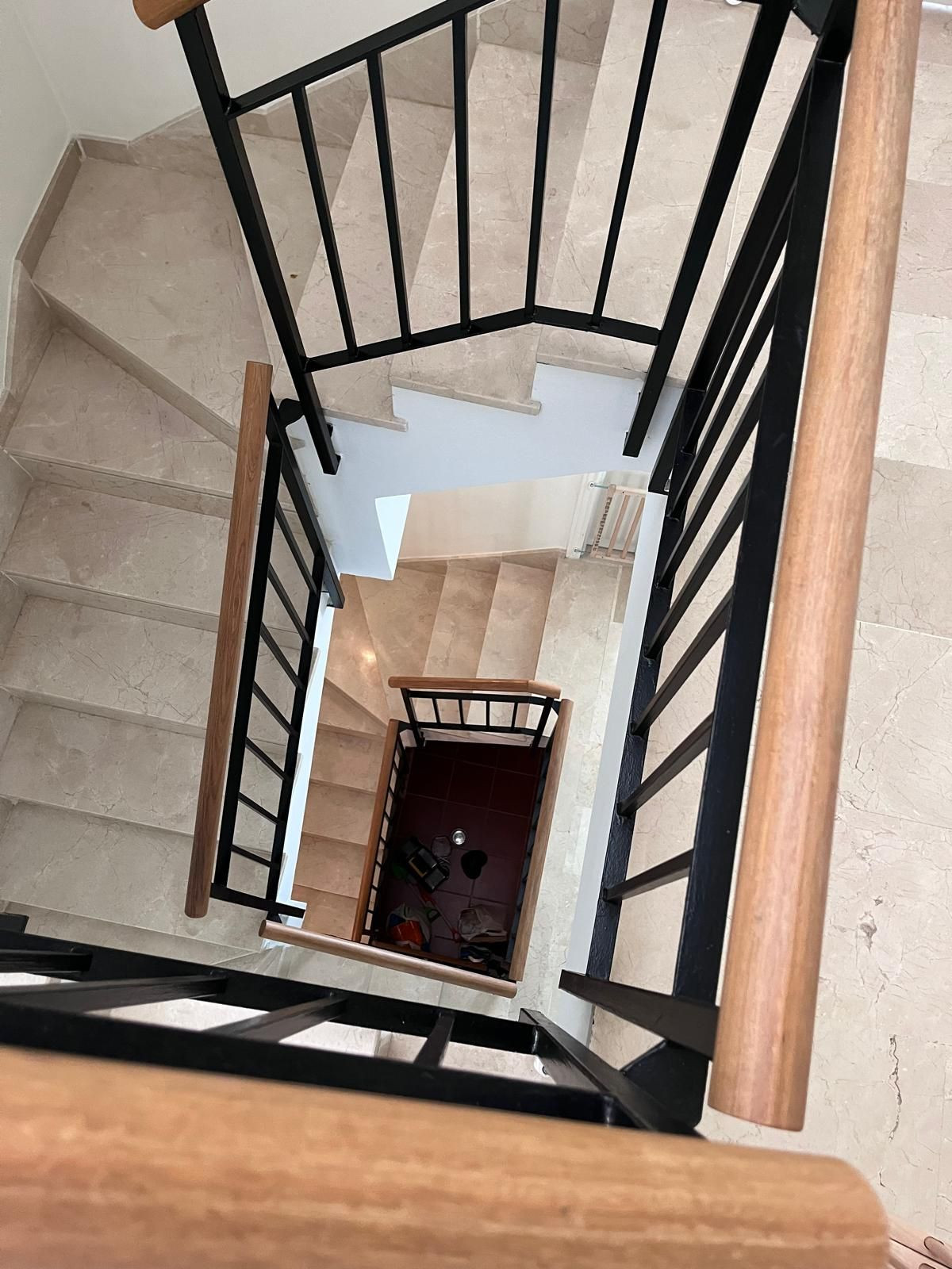 5 Bedroom Townhouse in Estepona - Photo 3