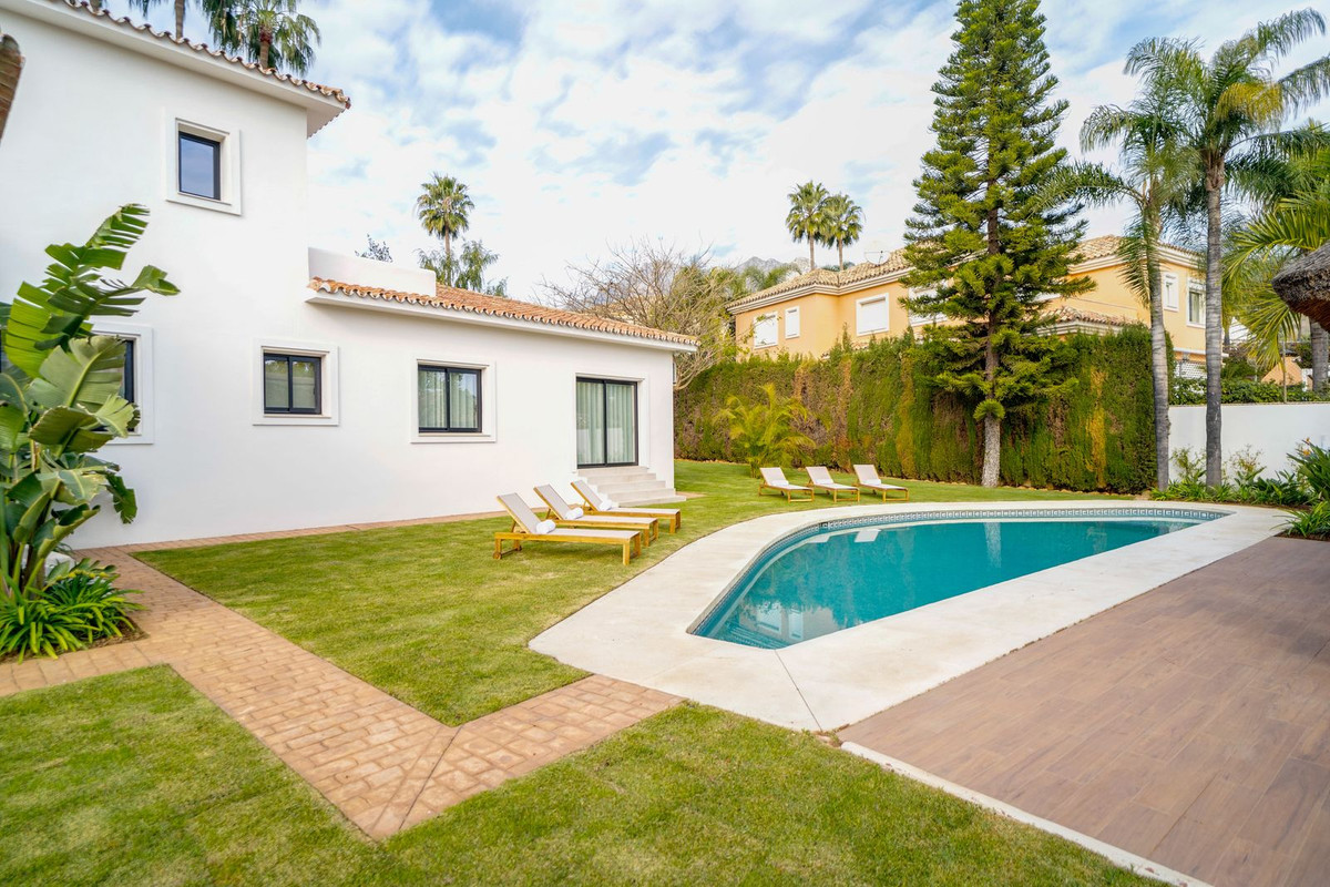 6 Bedroom Villa in Marbella - Photo 50