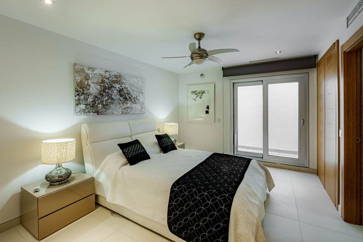 5 Bedroom Villa in Marbella - Photo 15