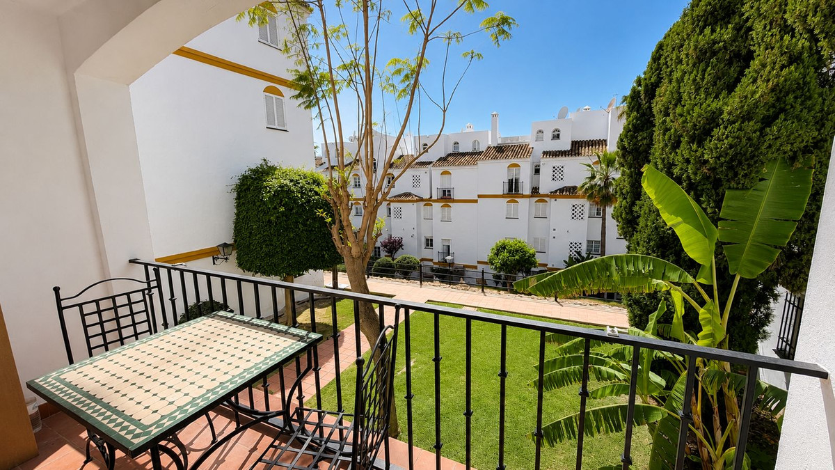 2 Bedroom Apartment in Estepona - Foto 2