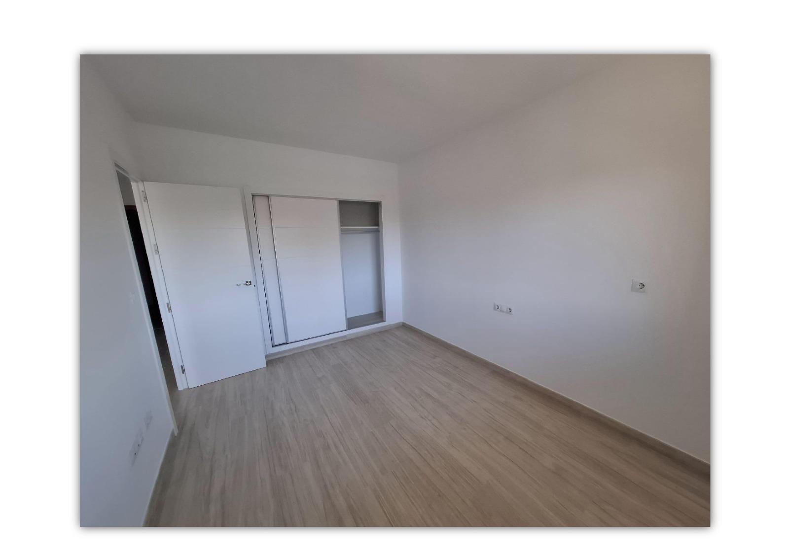 1 Bedroom Apartment in Fuengirola - Photo 8