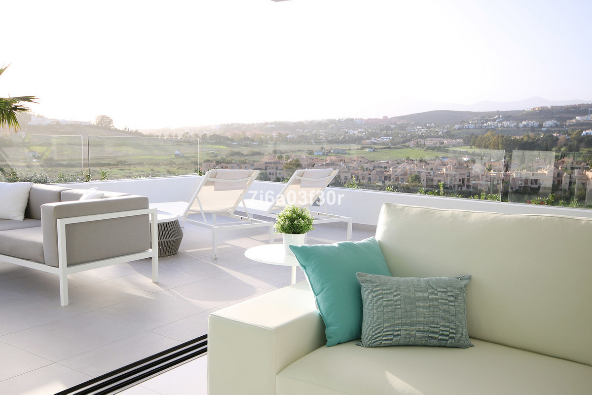 4 Bedroom Apartment in Estepona - Photo 7