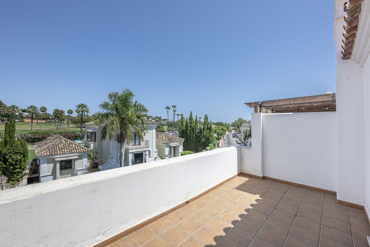 4 Bedroom Townhouse in Marbella - Photo 30