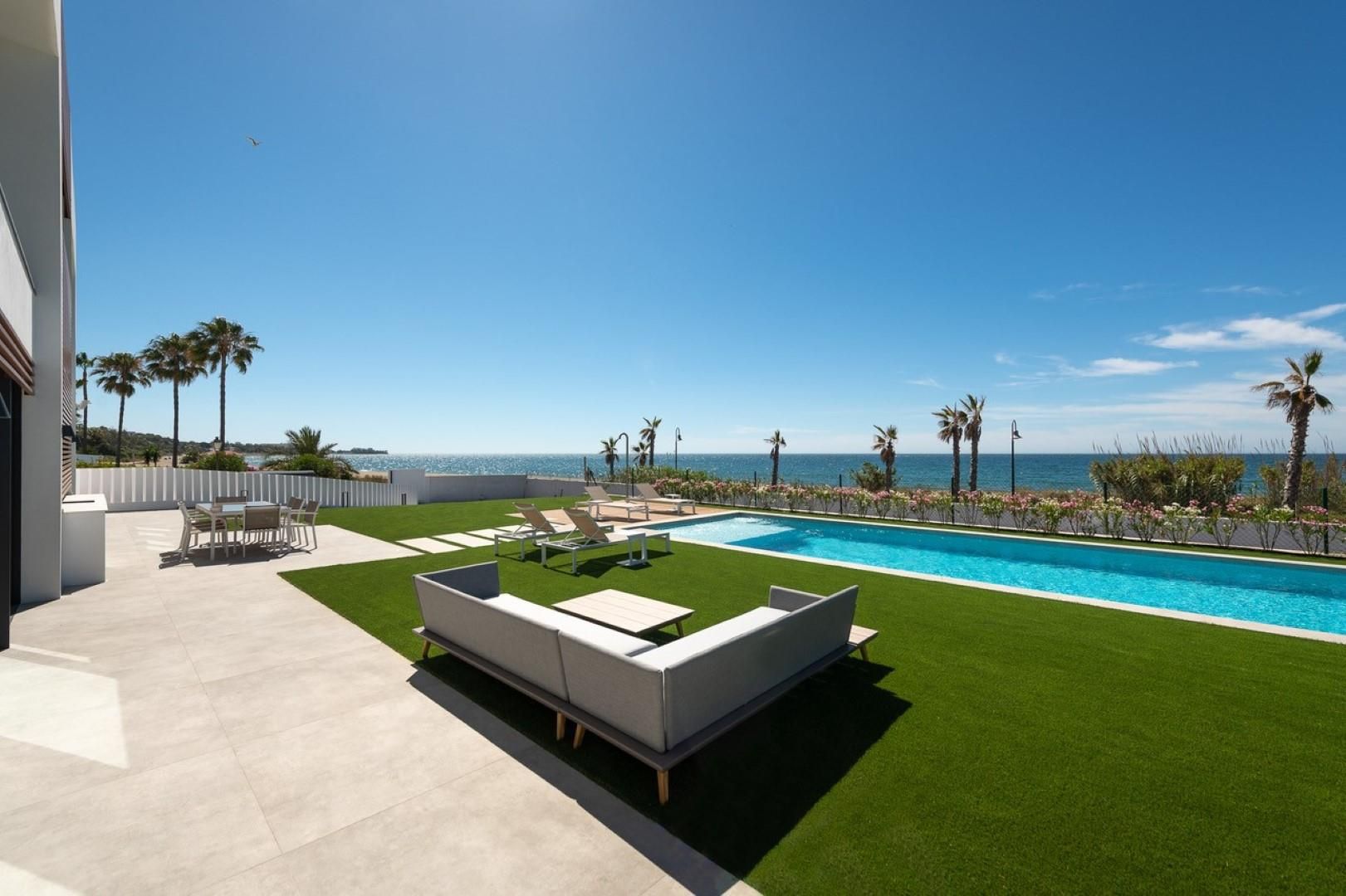 5 Bedroom Villa in Estepona - Photo 24